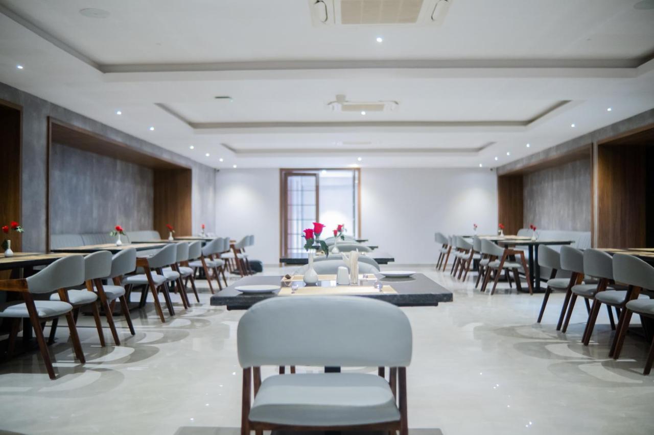 Hotel Tulips Grand Hyderabad Exterior photo