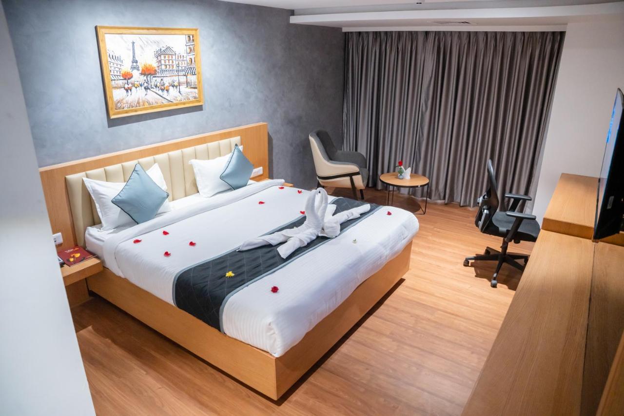 Hotel Tulips Grand Hyderabad Exterior photo