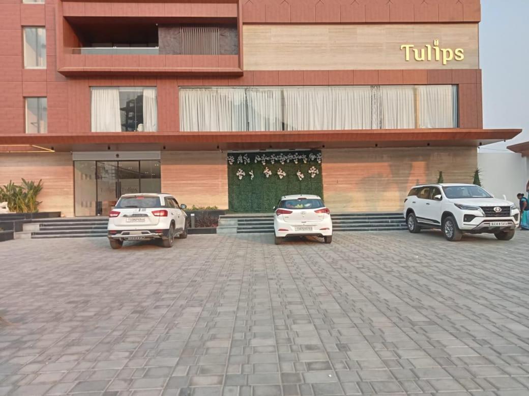 Hotel Tulips Grand Hyderabad Exterior photo