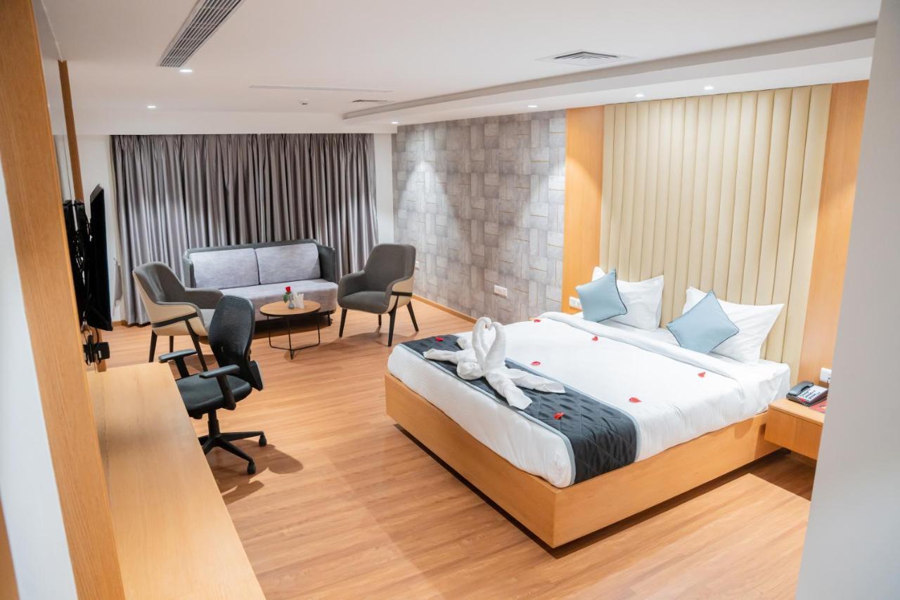 Hotel Tulips Grand Hyderabad Exterior photo